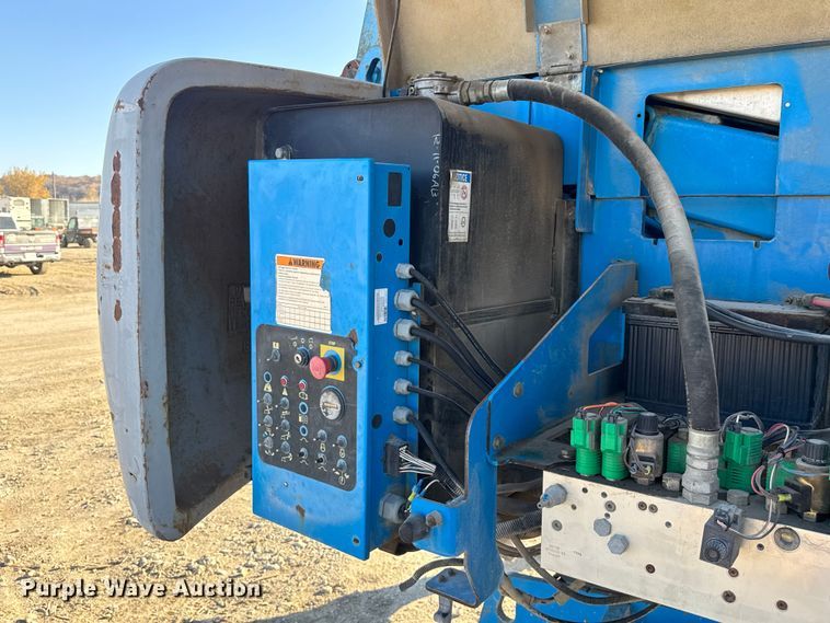 image for item FK0629 2007 Genie S-65  boom lift