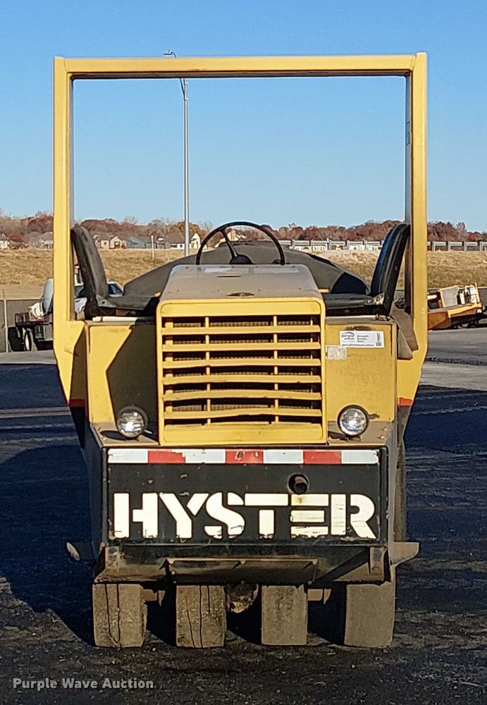 image for item FK0631 Hyster C530A pneumatic roller