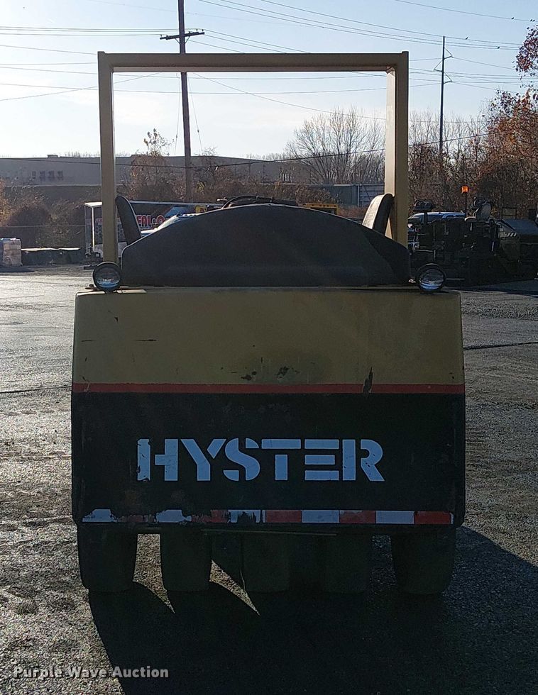 image for item FK0631 Hyster C530A pneumatic roller