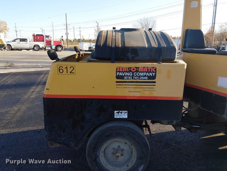 image for item FK0631 Hyster C530A pneumatic roller