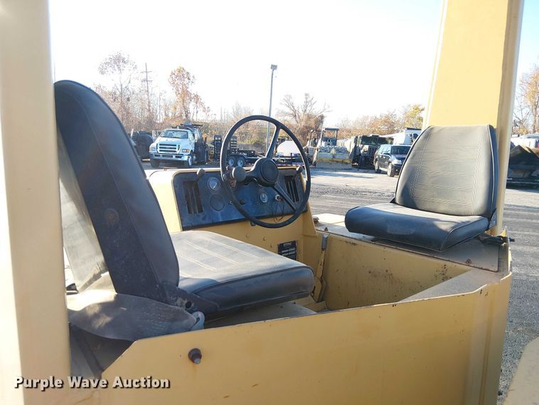 image for item FK0631 Hyster C530A pneumatic roller