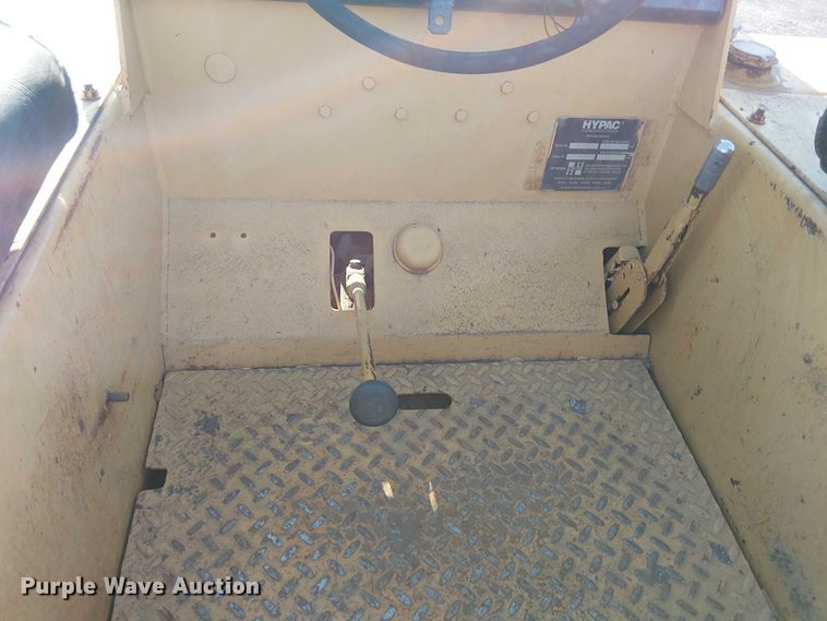 image for item FK0631 Hyster C530A pneumatic roller