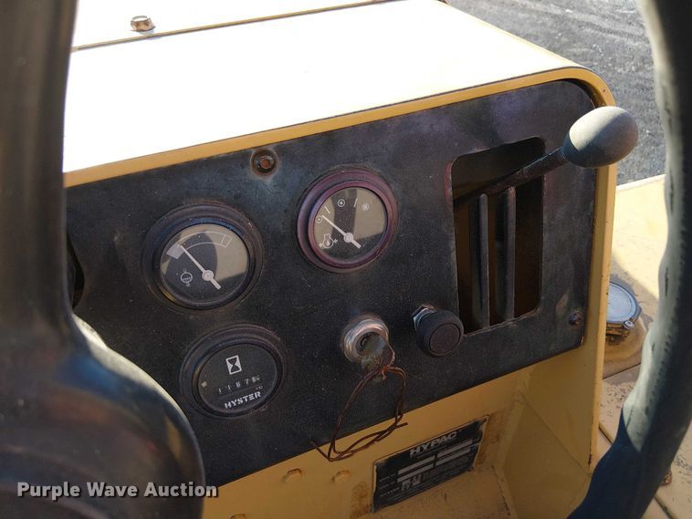 image for item FK0631 Hyster C530A pneumatic roller