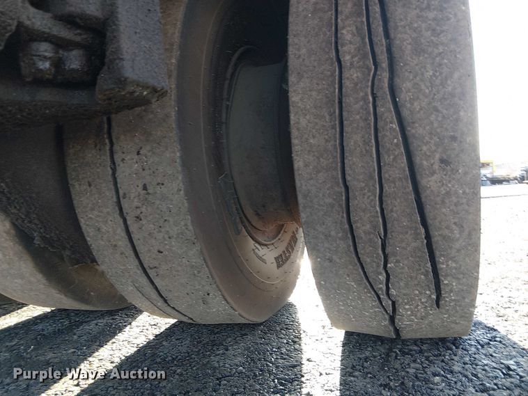 image for item FK0631 Hyster C530A pneumatic roller