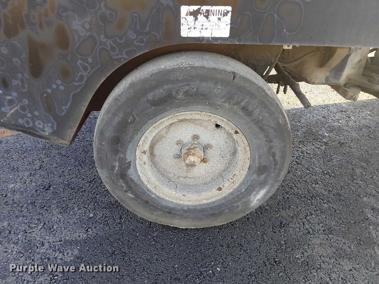 image for item FK0631 Hyster C530A pneumatic roller