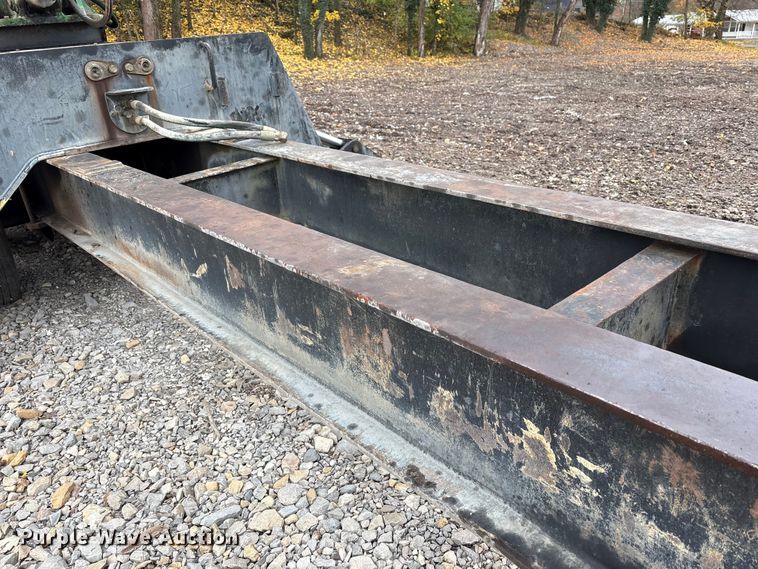 image for item FK1025 2011 John Deere 437D log loader