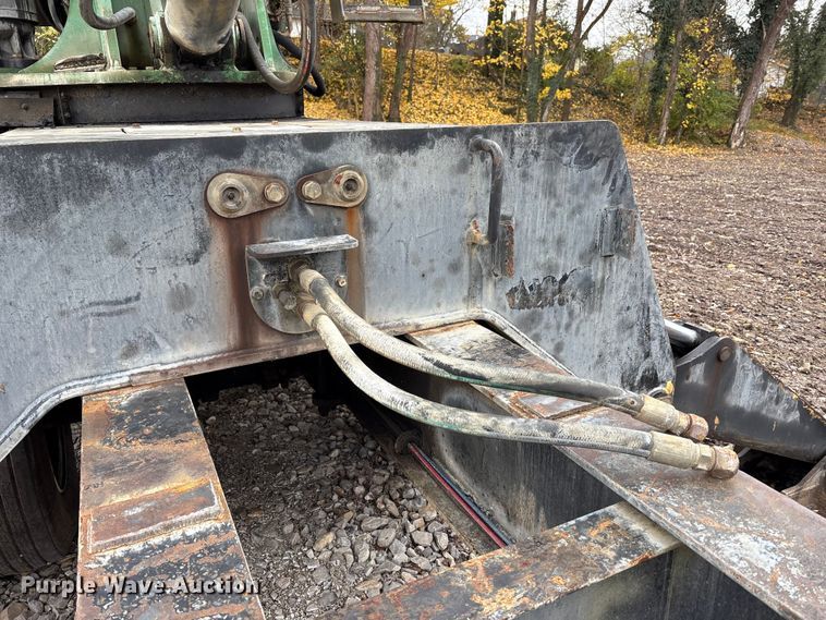 image for item FK1025 2011 John Deere 437D log loader