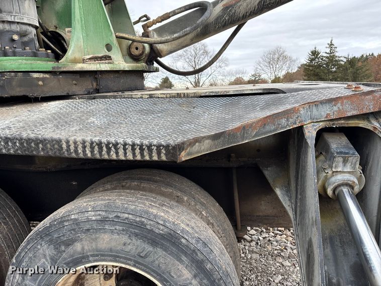 image for item FK1025 2011 John Deere 437D log loader