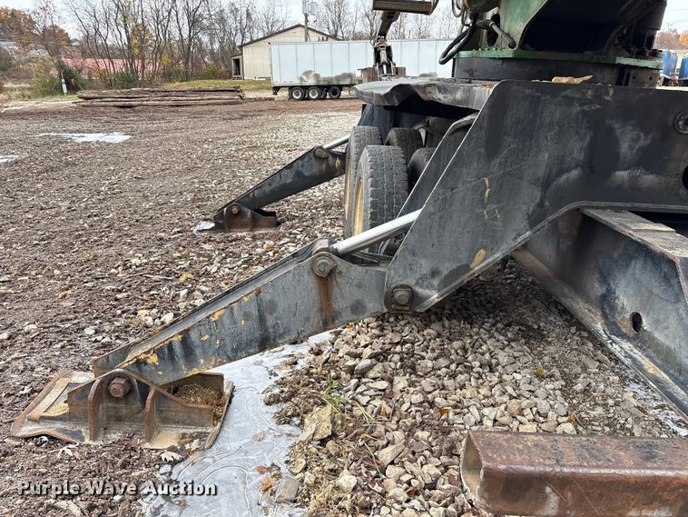 image for item FK1025 2011 John Deere 437D log loader