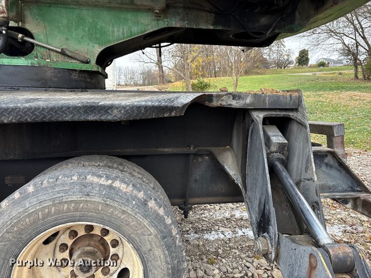 image for item FK1025 2011 John Deere 437D log loader