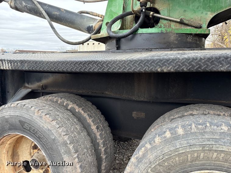 image for item FK1025 2011 John Deere 437D log loader