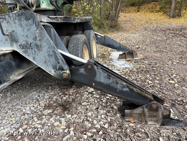 image for item FK1025 2011 John Deere 437D log loader