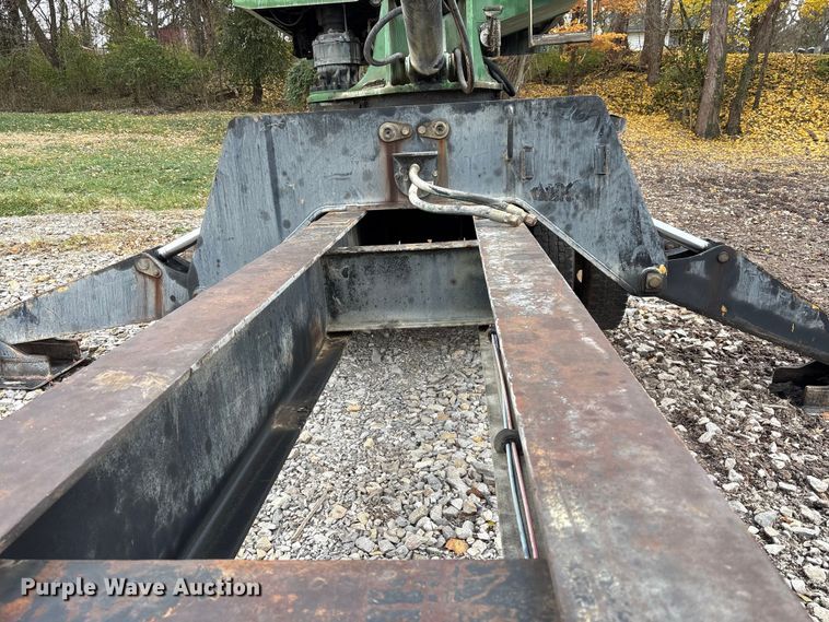 image for item FK1025 2011 John Deere 437D log loader