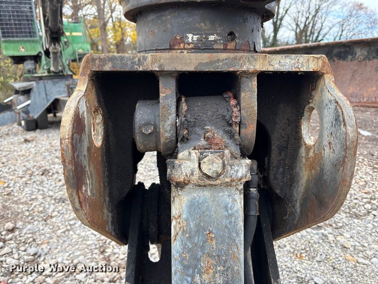 image for item FK1025 2011 John Deere 437D log loader