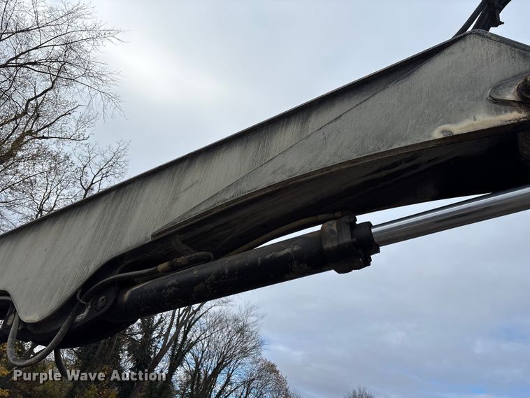 image for item FK1025 2011 John Deere 437D log loader