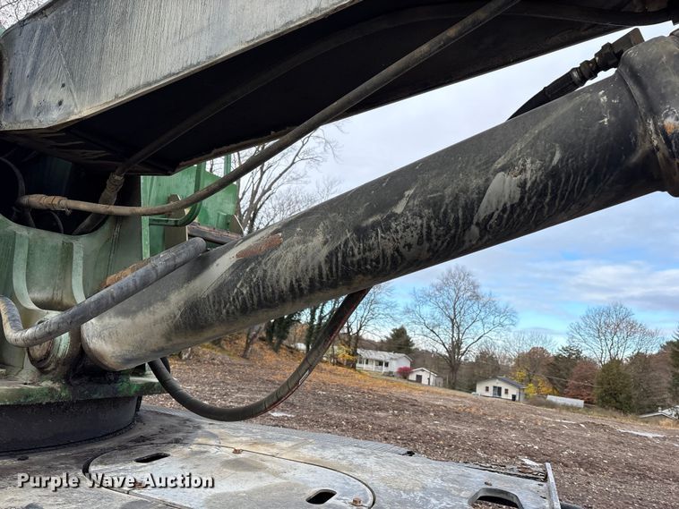 image for item FK1025 2011 John Deere 437D log loader