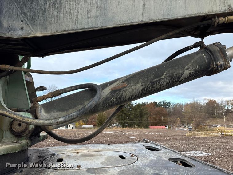 image for item FK1025 2011 John Deere 437D log loader