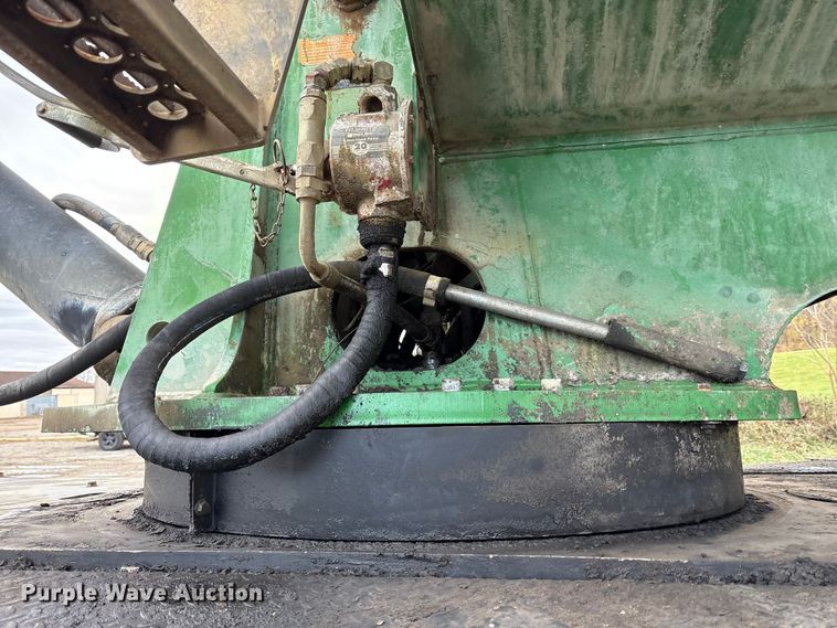 image for item FK1025 2011 John Deere 437D log loader