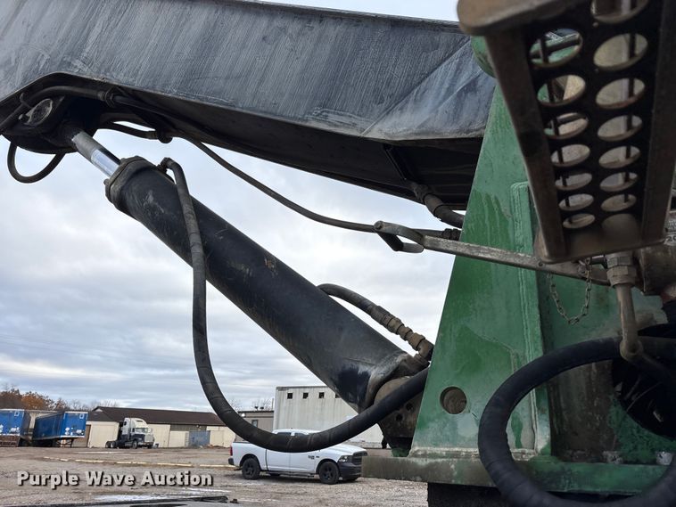 image for item FK1025 2011 John Deere 437D log loader