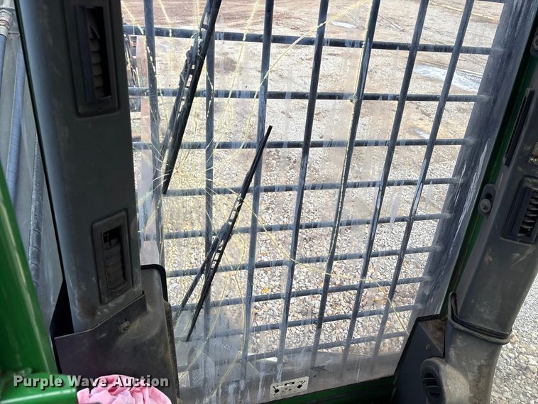 image for item FK1025 2011 John Deere 437D log loader