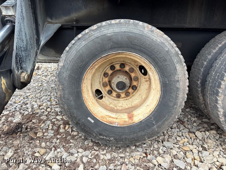 image for item FK1025 2011 John Deere 437D log loader