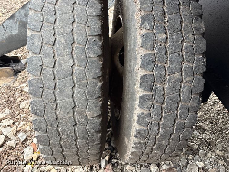 image for item FK1025 2011 John Deere 437D log loader