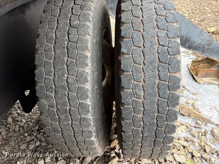 image for item FK1025 2011 John Deere 437D log loader