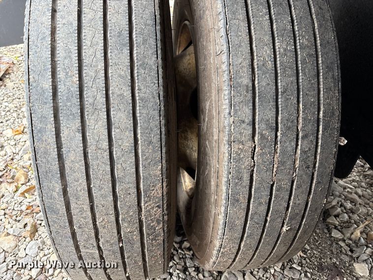 image for item FK1025 2011 John Deere 437D log loader