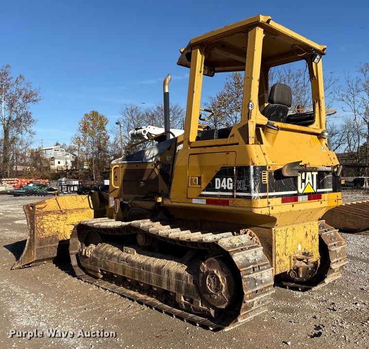 image for item FK1026 2003 Caterpillar D4G XL dozer