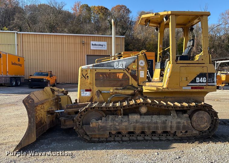 image for item FK1026 2003 Caterpillar D4G XL dozer