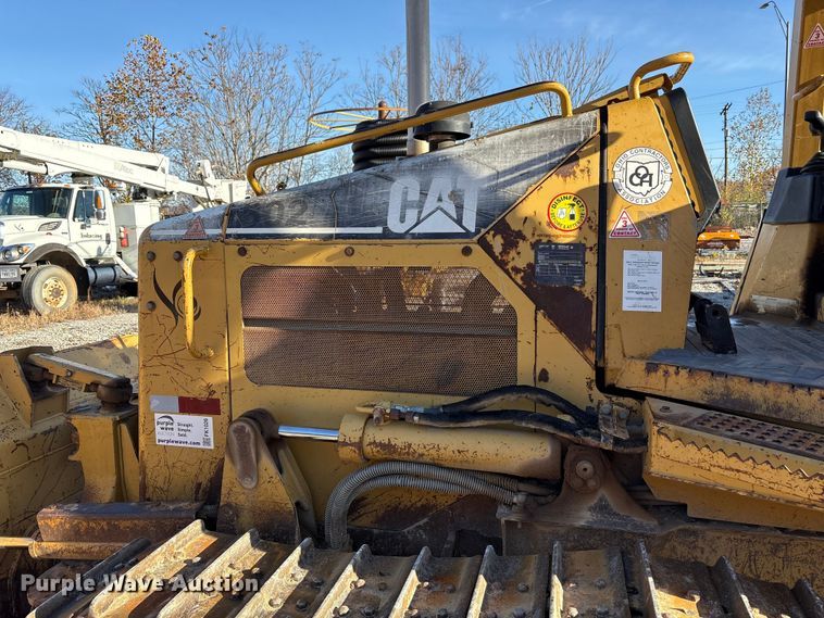 image for item FK1026 2003 Caterpillar D4G XL dozer