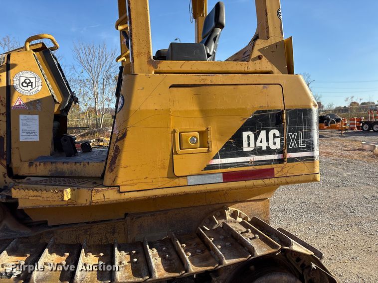 image for item FK1026 2003 Caterpillar D4G XL dozer