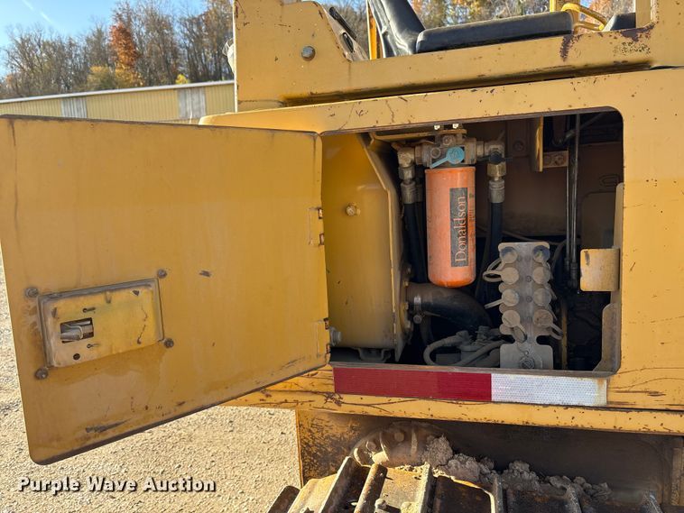 image for item FK1026 2003 Caterpillar D4G XL dozer