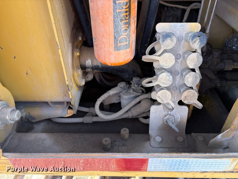 image for item FK1026 2003 Caterpillar D4G XL dozer