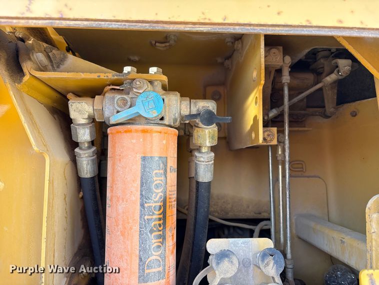 image for item FK1026 2003 Caterpillar D4G XL dozer