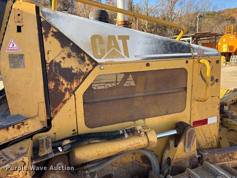 image for item FK1026 2003 Caterpillar D4G XL dozer