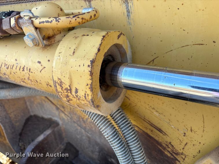 image for item FK1026 2003 Caterpillar D4G XL dozer