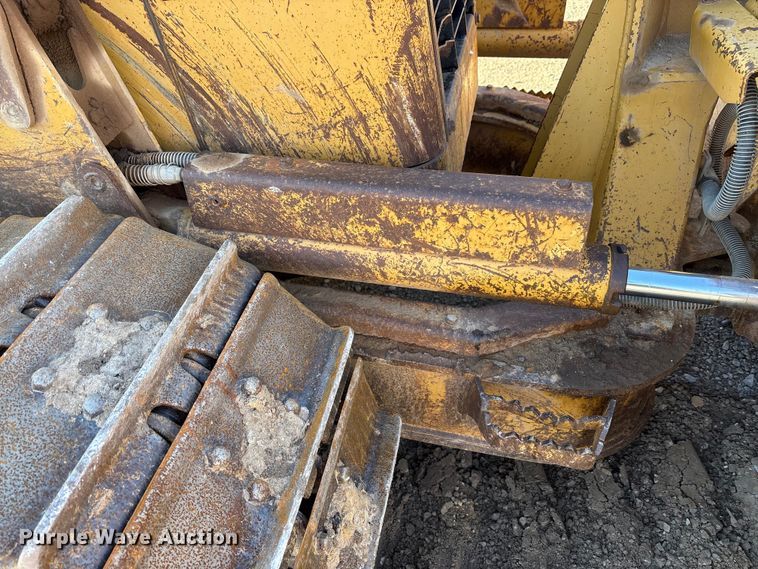 image for item FK1026 2003 Caterpillar D4G XL dozer