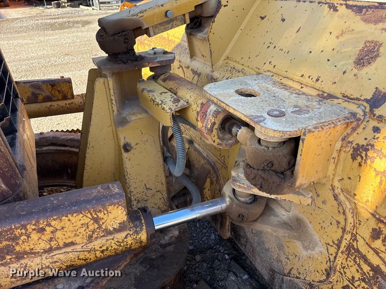 image for item FK1026 2003 Caterpillar D4G XL dozer