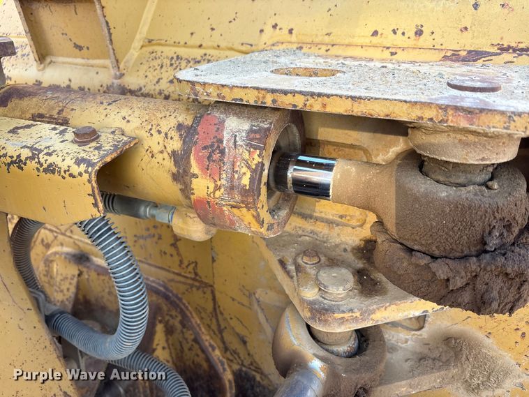 image for item FK1026 2003 Caterpillar D4G XL dozer