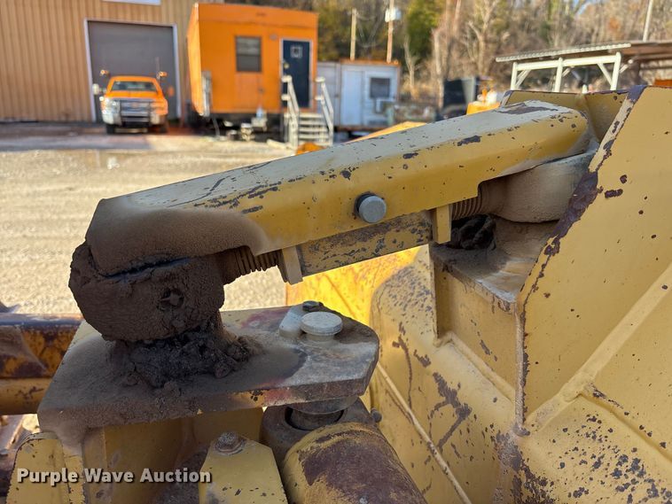 image for item FK1026 2003 Caterpillar D4G XL dozer
