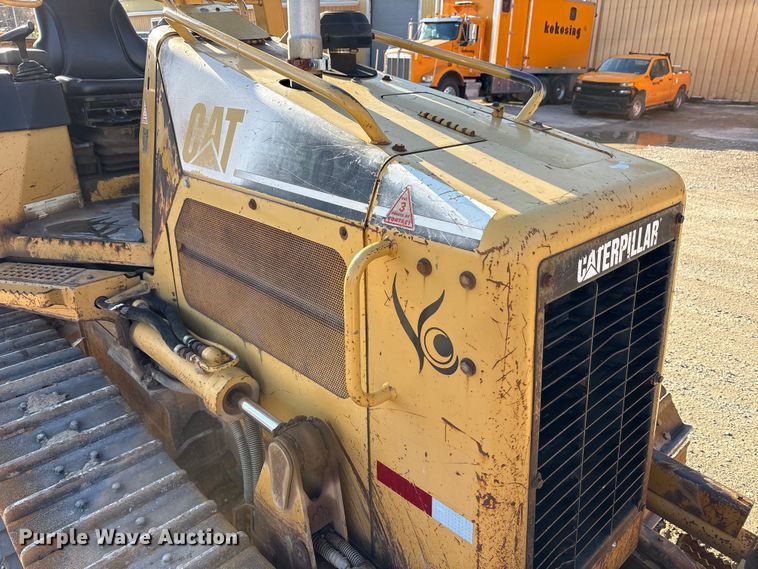 image for item FK1026 2003 Caterpillar D4G XL dozer