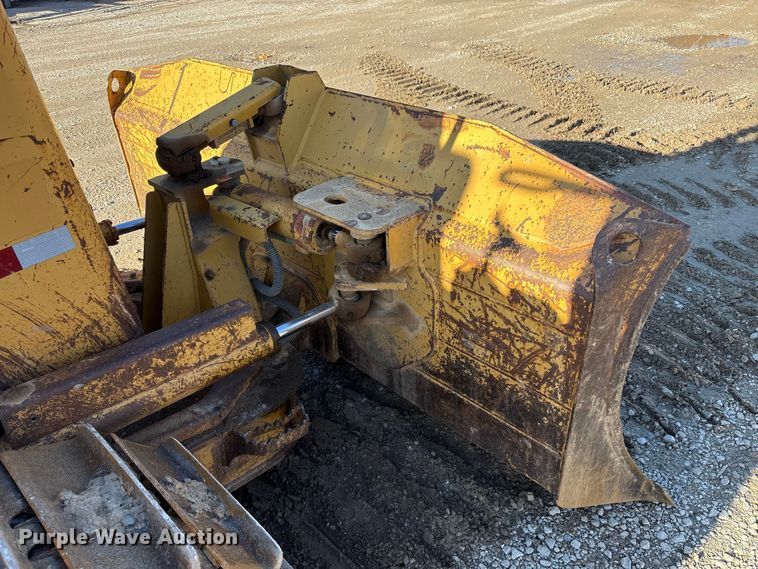 image for item FK1026 2003 Caterpillar D4G XL dozer