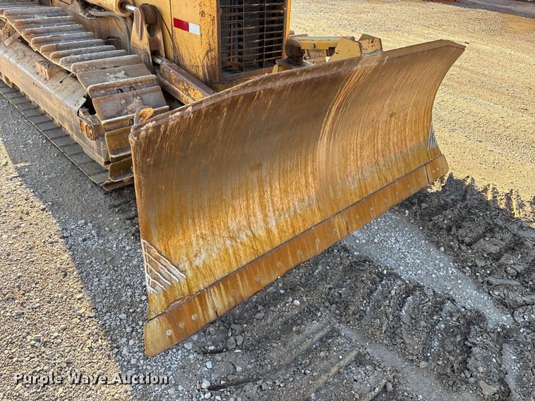 image for item FK1026 2003 Caterpillar D4G XL dozer