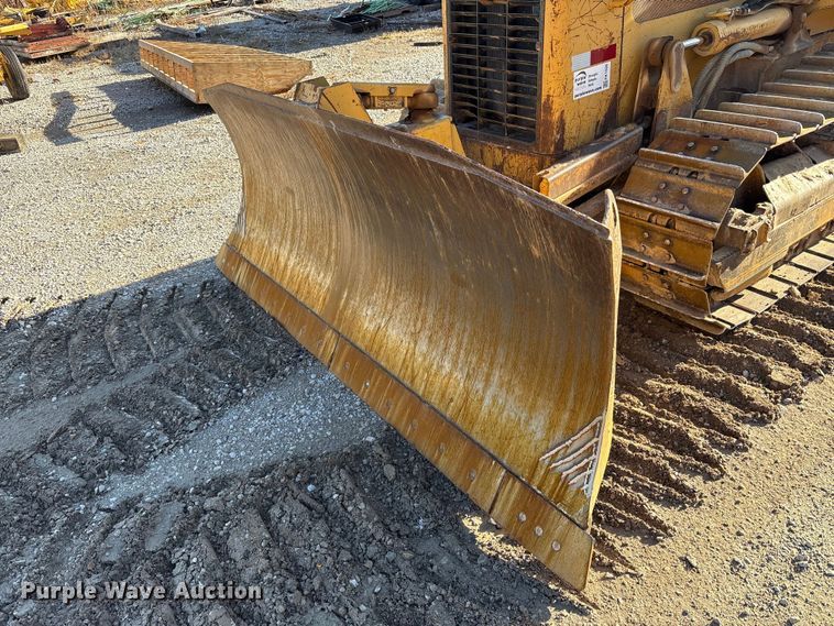 image for item FK1026 2003 Caterpillar D4G XL dozer