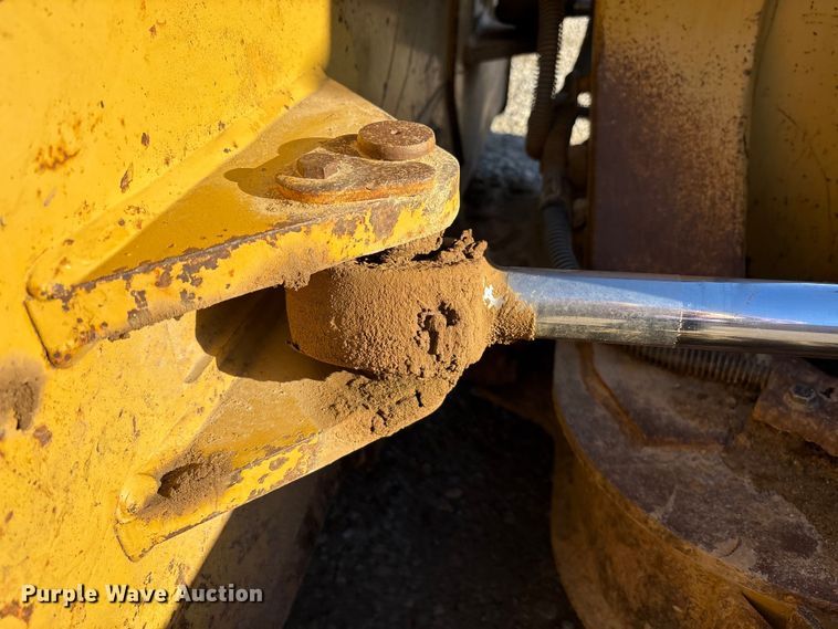 image for item FK1026 2003 Caterpillar D4G XL dozer