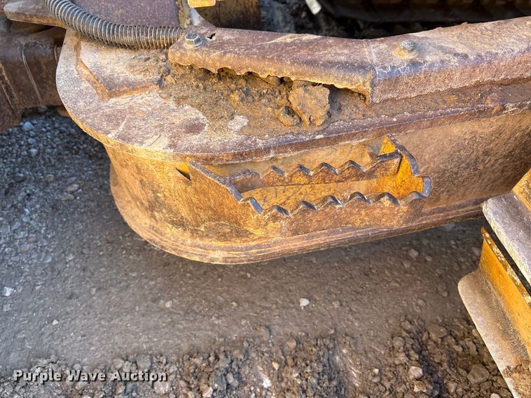 image for item FK1026 2003 Caterpillar D4G XL dozer