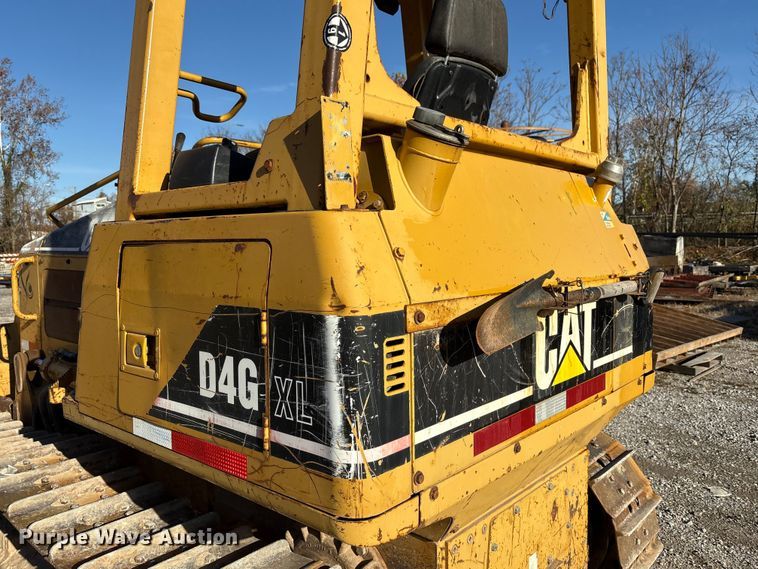 image for item FK1026 2003 Caterpillar D4G XL dozer