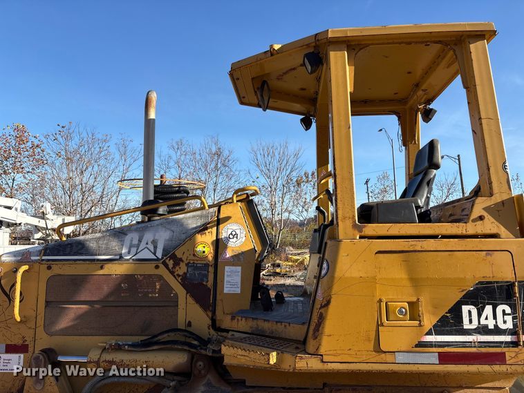 image for item FK1026 2003 Caterpillar D4G XL dozer