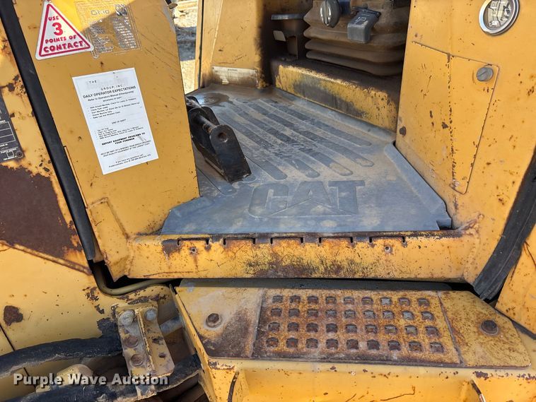 image for item FK1026 2003 Caterpillar D4G XL dozer